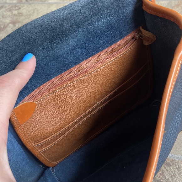 Dooney & Bourke All Weather Leather Surrey Carrier Crossbody Bag - Picture 10 of 12